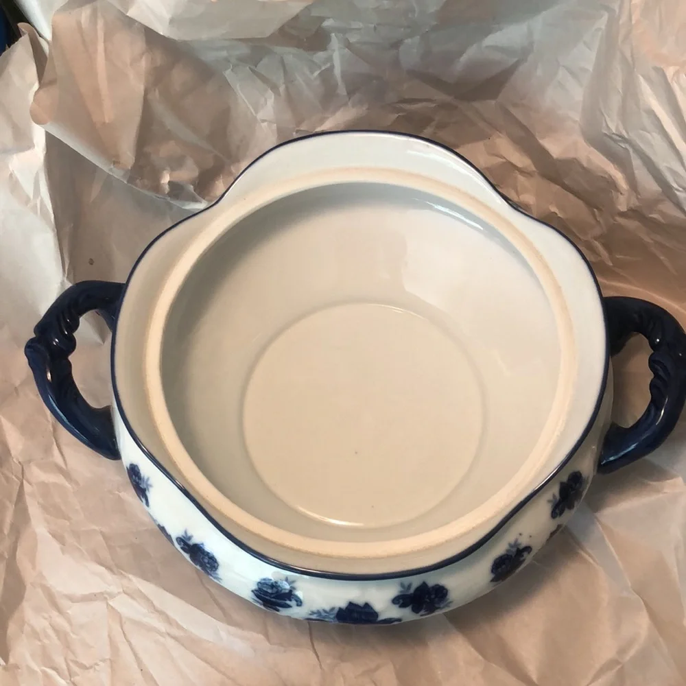 Vintage Chinese Blue & White Porcelain Soup Tureen w/Ladle approx 12.5x10”